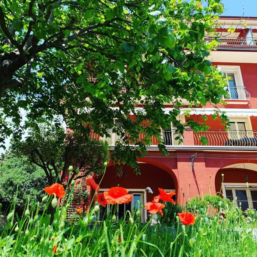 La Fabrique A Poupees - Chambres Et Appartements De Charme Au Coeur De ม็องตง ภายนอก รูปภาพ