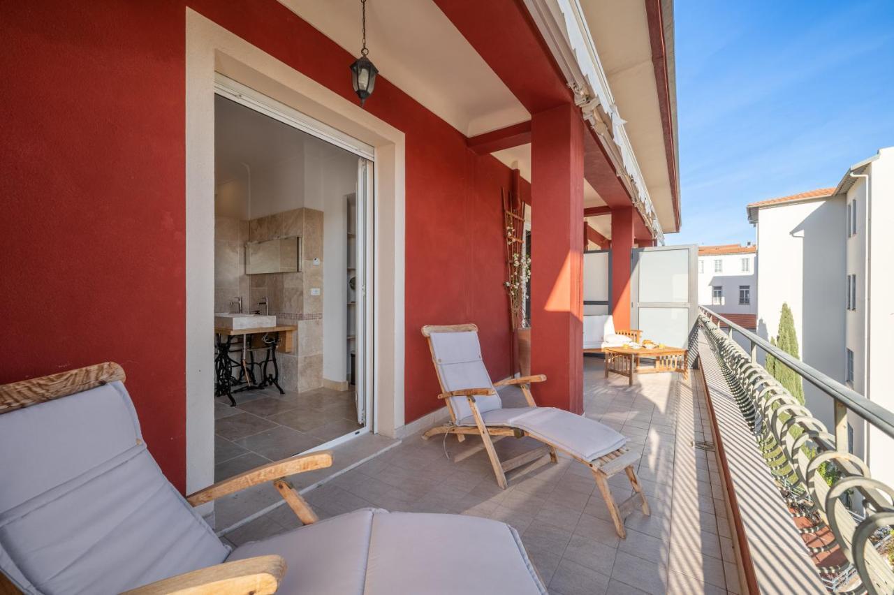 La Fabrique A Poupees - Chambres Et Appartements De Charme Au Coeur De ม็องตง ภายนอก รูปภาพ