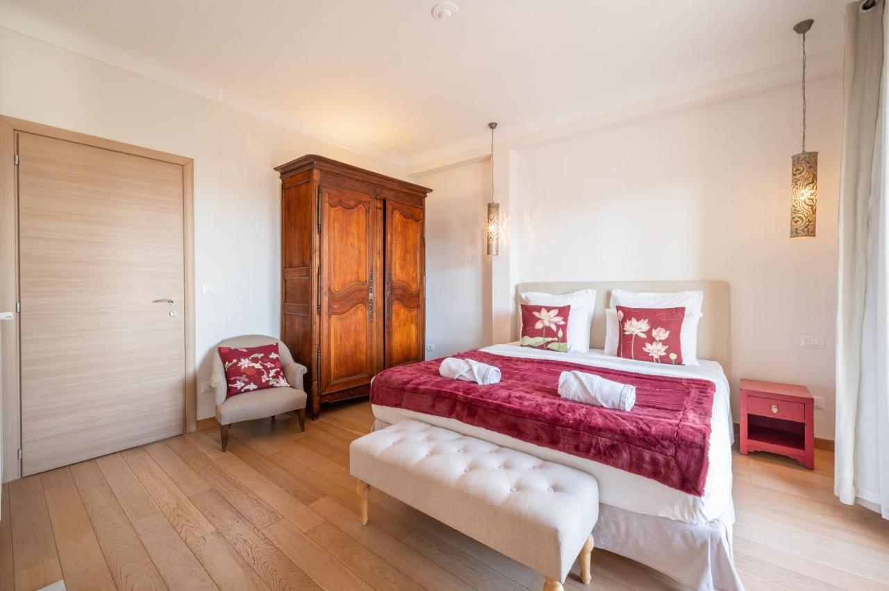 La Fabrique A Poupees - Chambres Et Appartements De Charme Au Coeur De ม็องตง ภายนอก รูปภาพ