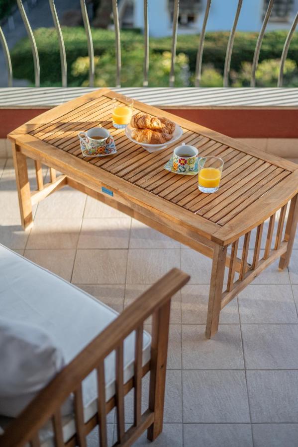 La Fabrique A Poupees - Chambres Et Appartements De Charme Au Coeur De ม็องตง ภายนอก รูปภาพ