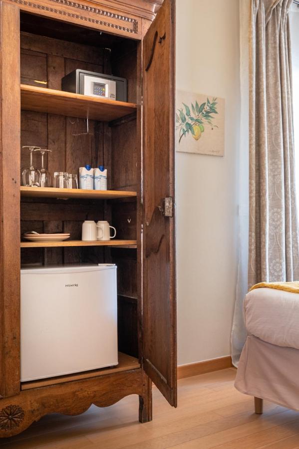 La Fabrique A Poupees - Chambres Et Appartements De Charme Au Coeur De ม็องตง ภายนอก รูปภาพ