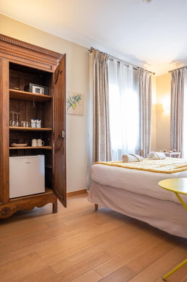 La Fabrique A Poupees - Chambres Et Appartements De Charme Au Coeur De ม็องตง ภายนอก รูปภาพ