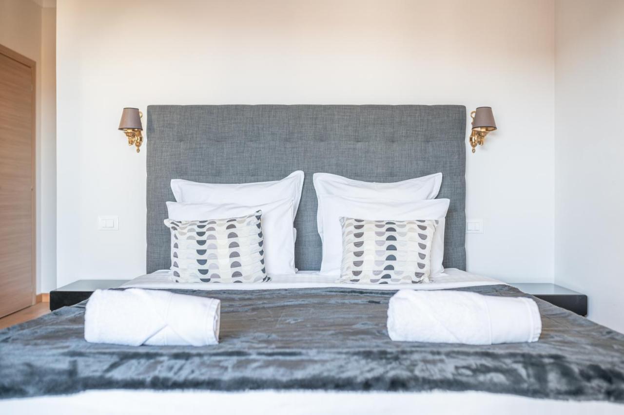 La Fabrique A Poupees - Chambres Et Appartements De Charme Au Coeur De ม็องตง ภายนอก รูปภาพ