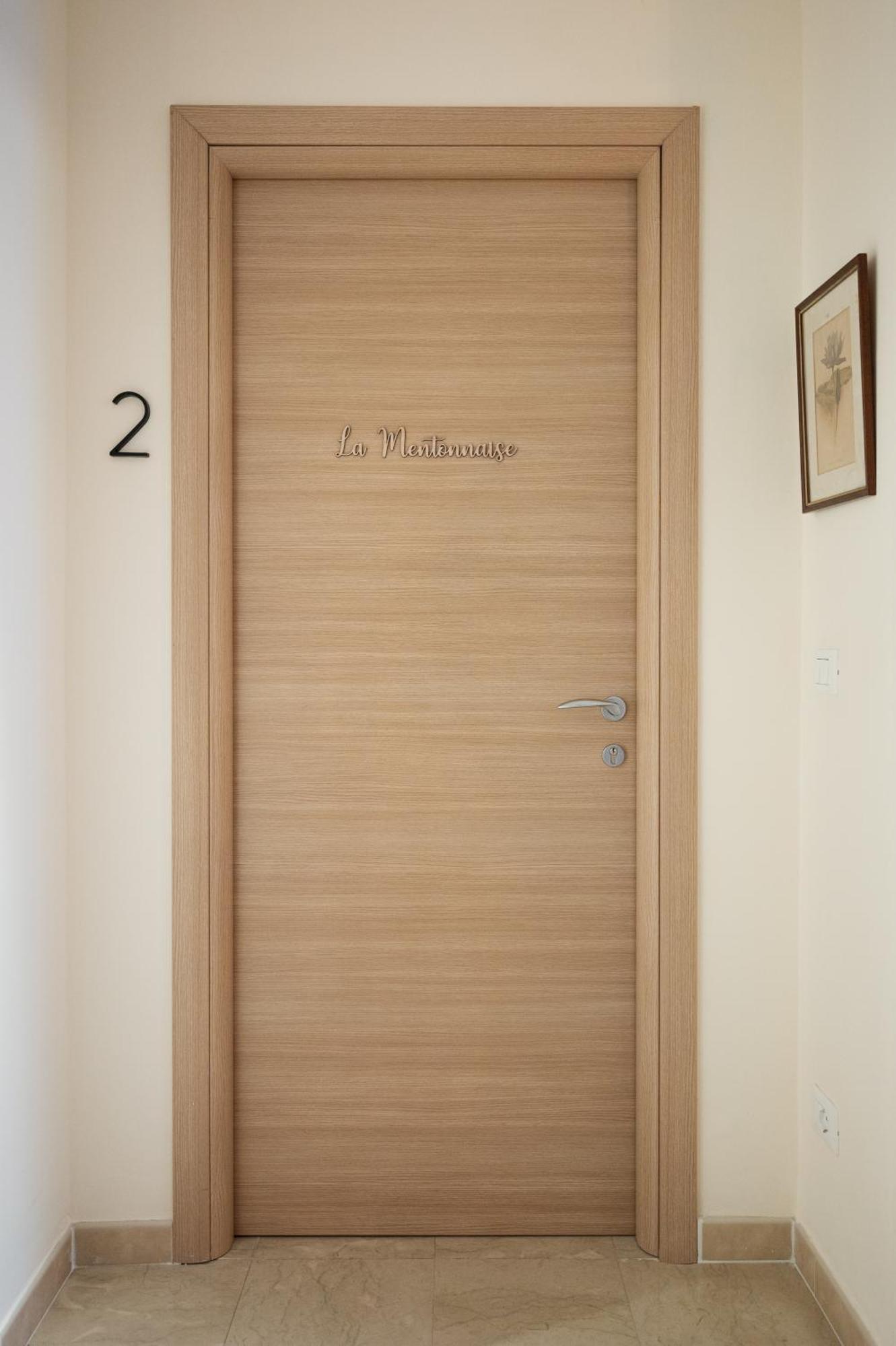 La Fabrique A Poupees - Chambres Et Appartements De Charme Au Coeur De ม็องตง ภายนอก รูปภาพ