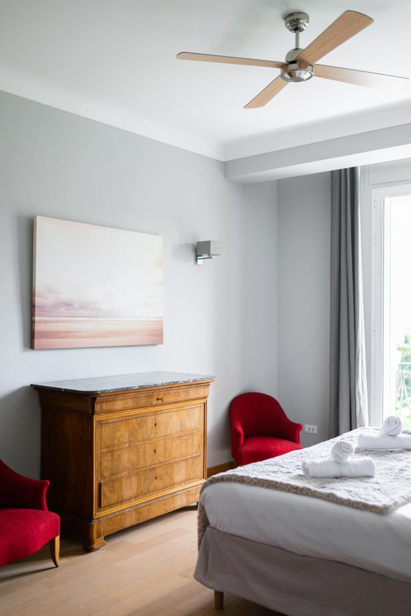 La Fabrique A Poupees - Chambres Et Appartements De Charme Au Coeur De ม็องตง ภายนอก รูปภาพ